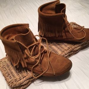 Minnetonka fringe moccasin boots